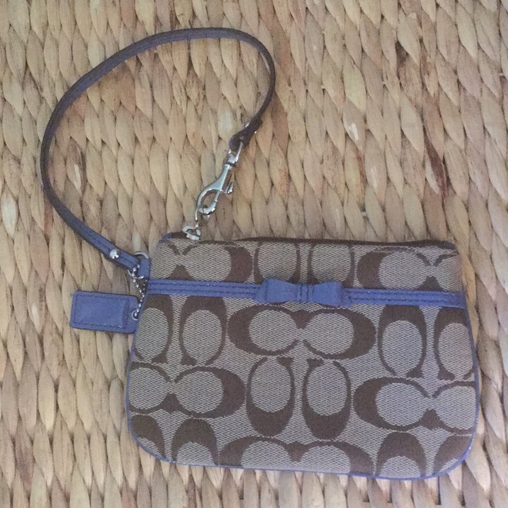 Coach wristlet/ periwinkle 🎀 /classic brown